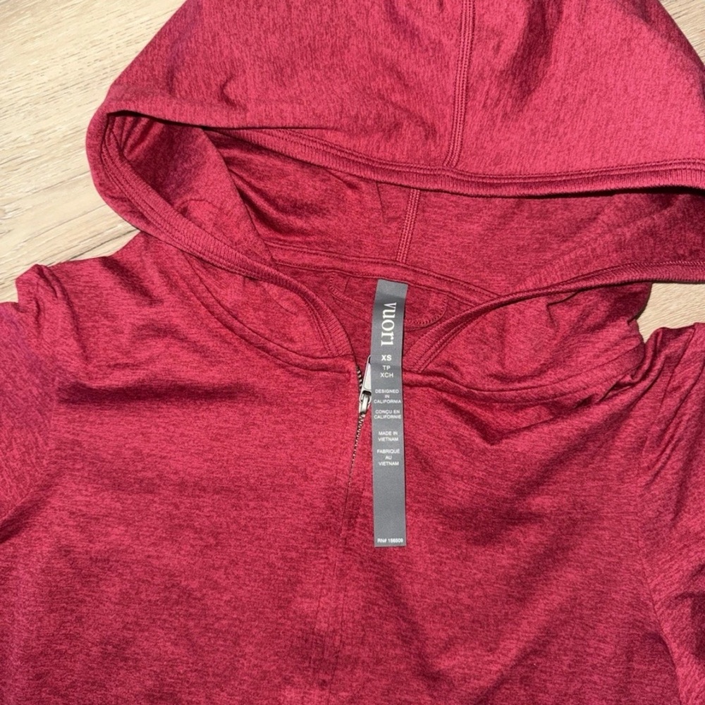 NWT Vuori Mini Full Zip Halo Hoodie Jacket Strawberry Red Pink XS - Picture 3 of 4